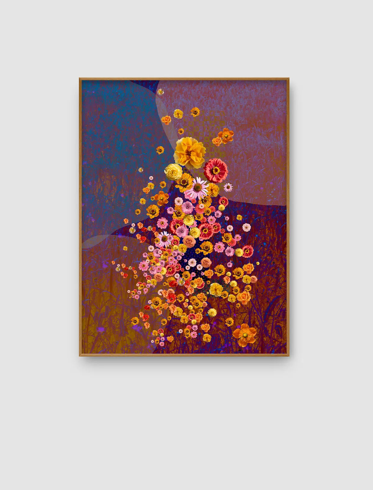 Bloom Tableau 24 verdichtet eine Vielzahl von Blüten zu einem leuchtenden Gefüge aus Farbe, Rhythmus und Bewegung. Vor einem vielschichtigen Hintergrund entfaltet sich ein floraler Strom, der sich durch das Bild zieht und dabei zwischen botanischer Erinnerung und imaginierter Landschaft oszilliert.
Überlagerte fotografische Ebenen, transparente Formen und intensive Farbkontraste erzeugen eine Komposition, die zugleich organisch und konstruiert wirkt. Die Blüten scheinen sich zu sammeln, aufzusteigen und wie